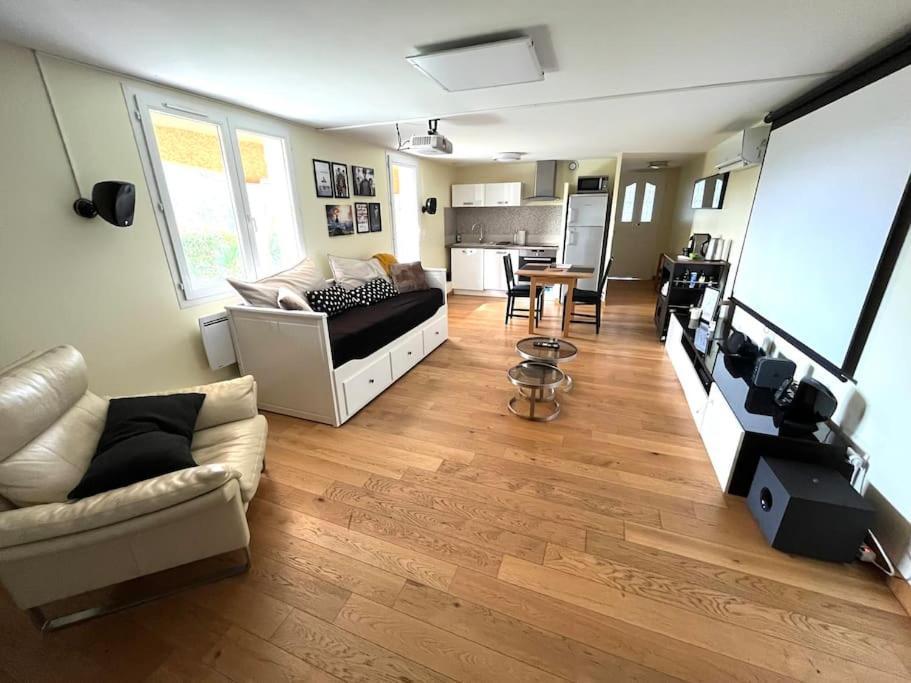 Pierres Dorees : Calme Et Detente A 2 Pas De Lyon Apartment